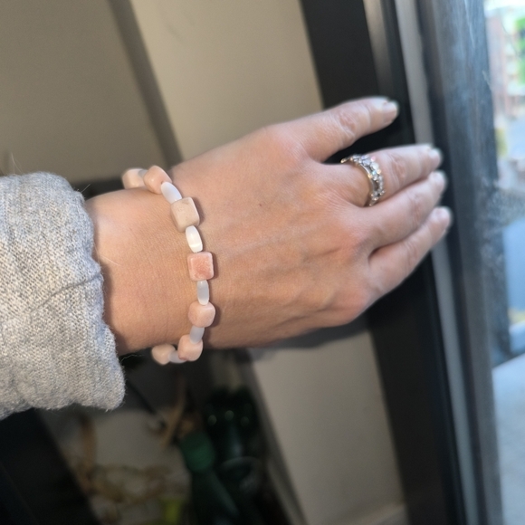 Pink Rhodochrosite And White Bead Bracelet - Picture 5 of 13